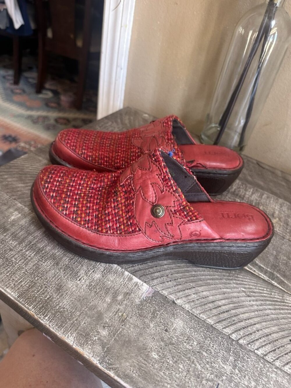 BORN Red COLORED WOOL NAVAJO BOHO STYLE LEATHER SOLE CLOGS EU 42/10